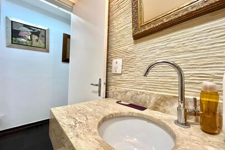Apartamento à venda com 128m², 3 quartos e 1 vaga Apartamento à venda com 128m², 3 quartos e 1 vagaBanheiro 2