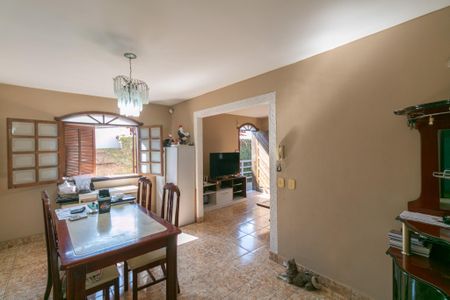 Casa à venda com 173m², 3 quartos e 1 vaga