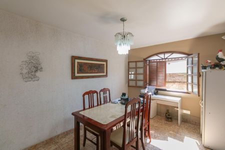 Casa à venda com 173m², 3 quartos e 1 vaga
