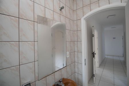 Casa à venda com 1200m², 4 quartos e 20 vagas Casa à venda com 1200m², 4 quartos e 20 vagasBanheiro
