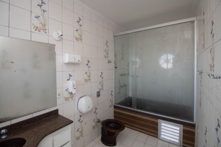 Casa à venda com 1200m², 4 quartos e 20 vagas Casa à venda com 1200m², 4 quartos e 20 vagasBnaheiro 3