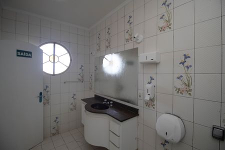 Casa à venda com 1200m², 4 quartos e 20 vagas Casa à venda com 1200m², 4 quartos e 20 vagasBnaheiro 3