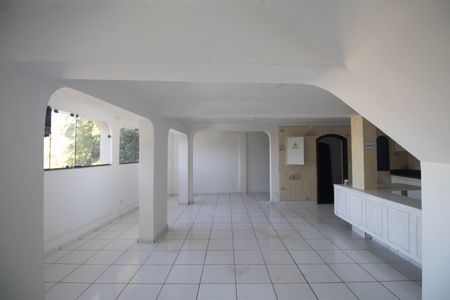 Casa à venda com 1200m², 4 quartos e 20 vagas Casa à venda com 1200m², 4 quartos e 20 vagasSala