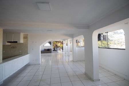 Casa à venda com 1200m², 4 quartos e 20 vagas Casa à venda com 1200m², 4 quartos e 20 vagasSala