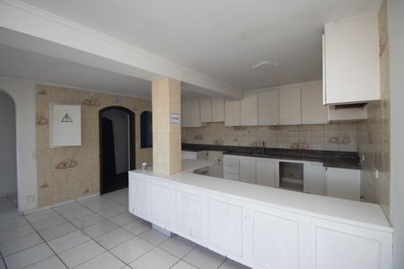 Casa à venda com 1200m², 4 quartos e 20 vagas Casa à venda com 1200m², 4 quartos e 20 vagasCozinha - Armários