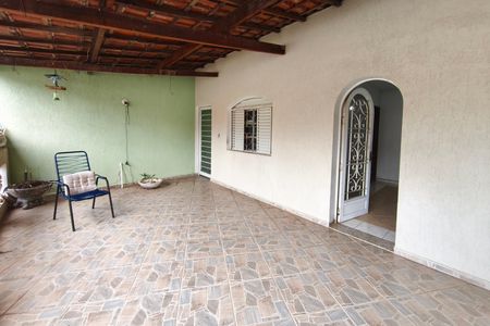 Casa à venda com 118m², 3 quartos e 2 vagas Casa à venda com 118m², 3 quartos e 2 vagasQuintal - Garagem