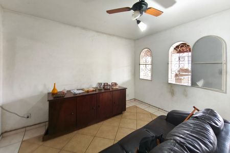 Casa à venda com 118m², 3 quartos e 2 vagas Casa à venda com 118m², 3 quartos e 2 vagasSala