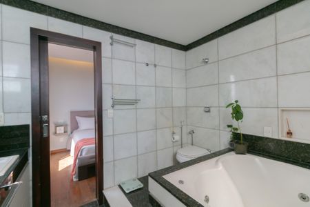 Apartamento à venda com 137m², 3 quartos e 2 vagas Apartamento à venda com 137m², 3 quartos e 2 vagasBanheiro da Suíte