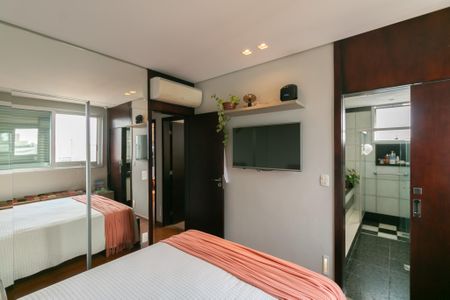 Apartamento à venda com 137m², 3 quartos e 2 vagas Apartamento à venda com 137m², 3 quartos e 2 vagasSuíte