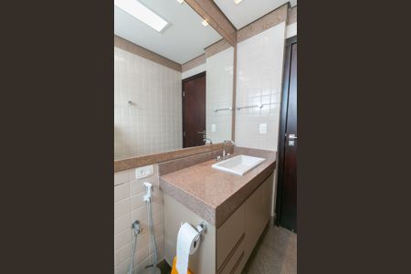 Apartamento à venda com 137m², 3 quartos e 2 vagas Apartamento à venda com 137m², 3 quartos e 2 vagasBanheiro social