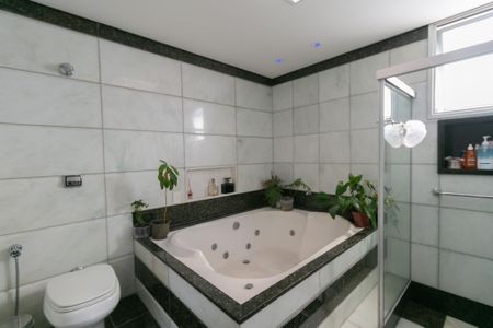Apartamento à venda com 137m², 3 quartos e 2 vagas Apartamento à venda com 137m², 3 quartos e 2 vagasBanheiro da Suíte