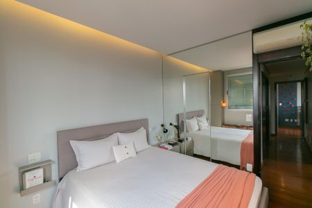 Apartamento à venda com 137m², 3 quartos e 2 vagas Apartamento à venda com 137m², 3 quartos e 2 vagasSuíte