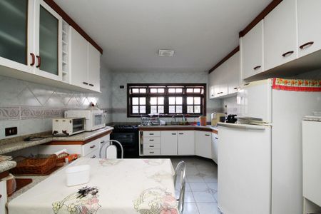 Casa de condomínio para alugar com 270m², 6 quartos e 4 vagasCozinha