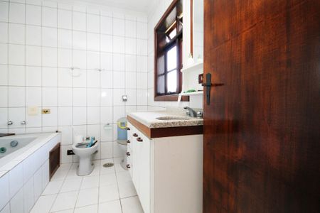 Casa de condomínio para alugar com 270m², 6 quartos e 4 vagasBanheiro Suíte 3