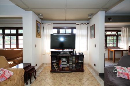 Casa de condomínio para alugar com 270m², 6 quartos e 4 vagasSala de TV