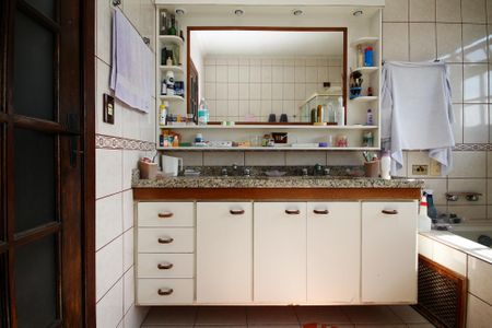 Casa de condomínio para alugar com 270m², 6 quartos e 4 vagasBanheiro Suíte 1