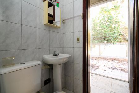 Casa de condomínio para alugar com 270m², 6 quartos e 4 vagasBanheiro de Serviço