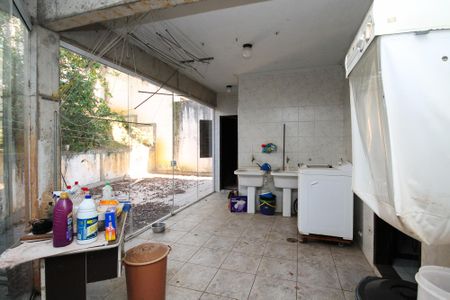 Casa de condomínio para alugar com 270m², 6 quartos e 4 vagasLavanderia