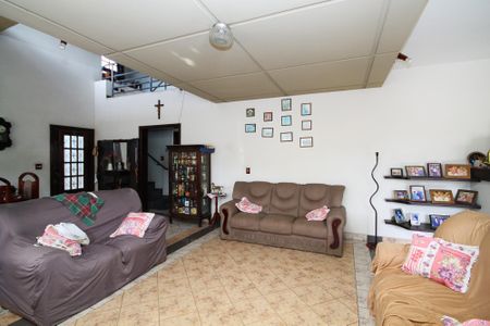 Casa de condomínio para alugar com 270m², 6 quartos e 4 vagasSala de TV