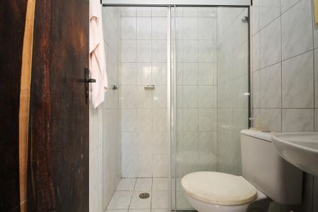 Casa de condomínio para alugar com 270m², 6 quartos e 4 vagasBanheiro de Serviço