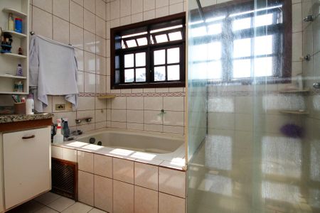 Casa de condomínio para alugar com 270m², 6 quartos e 4 vagasBanheiro Suíte 1