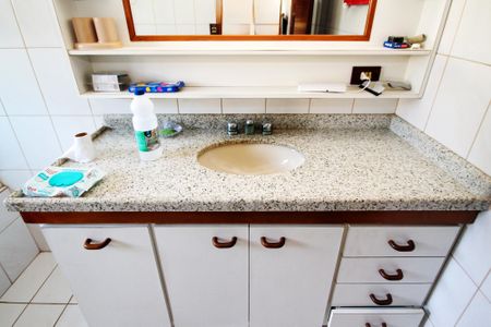 Casa de condomínio para alugar com 270m², 6 quartos e 4 vagasBanheiro Suíte 2