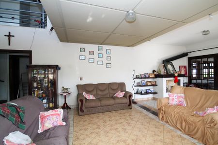 Casa de condomínio para alugar com 270m², 6 quartos e 4 vagasSala de TV