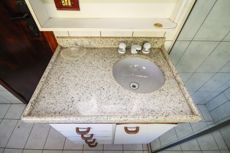 Casa de condomínio para alugar com 270m², 6 quartos e 4 vagasBanheiro Suíte 4