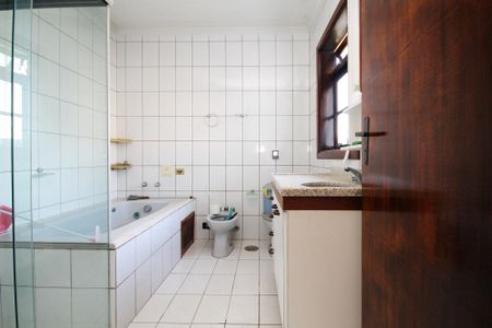 Casa de condomínio para alugar com 270m², 6 quartos e 4 vagasBanheiro Suíte 3