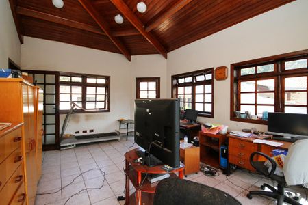 Casa de condomínio para alugar com 270m², 6 quartos e 4 vagasEscritório