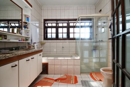 Casa de condomínio para alugar com 270m², 6 quartos e 4 vagasBanheiro Suíte 1