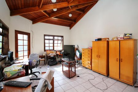 Casa de condomínio para alugar com 270m², 6 quartos e 4 vagasEscritório