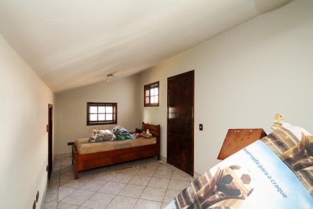 Casa de condomínio para alugar com 270m², 6 quartos e 4 vagasQuarto Sótão