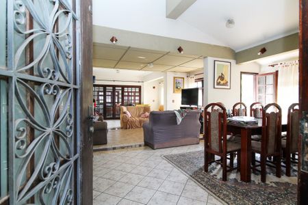 Casa de condomínio para alugar com 270m², 6 quartos e 4 vagasEntrada