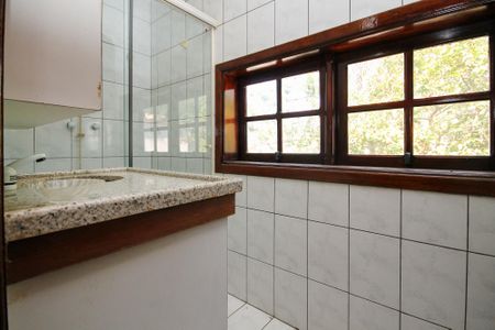 Casa de condomínio para alugar com 270m², 6 quartos e 4 vagasBanheiro Suíte 4
