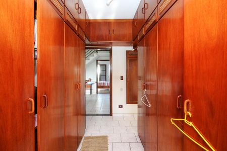 Casa de condomínio para alugar com 270m², 6 quartos e 4 vagasCloset Suíte 1