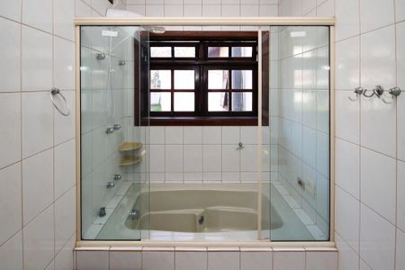 Casa de condomínio para alugar com 270m², 6 quartos e 4 vagasBanheiro Suíte 2