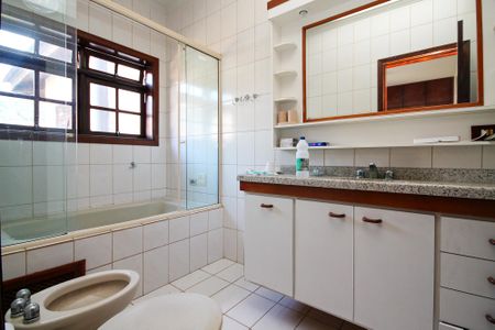 Casa de condomínio para alugar com 270m², 6 quartos e 4 vagasBanheiro Suíte 2