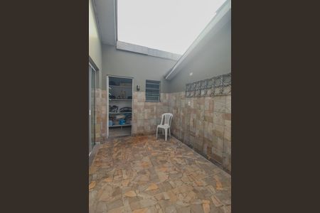 Casa à venda com 175m², 4 quartos e 5 vagas Casa à venda com 175m², 4 quartos e 5 vagasQuintal/Area de serviço