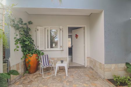Casa à venda com 175m², 4 quartos e 5 vagas Casa à venda com 175m², 4 quartos e 5 vagasFachada