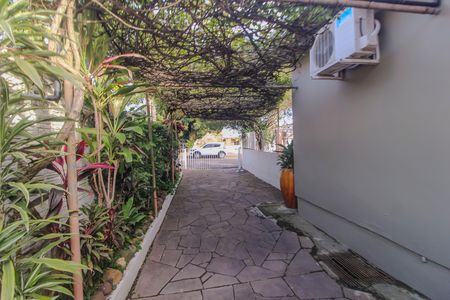 Casa à venda com 175m², 4 quartos e 5 vagas Casa à venda com 175m², 4 quartos e 5 vagasCorredor