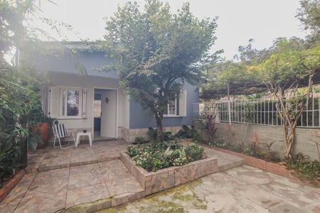 Casa à venda com 175m², 4 quartos e 5 vagas Casa à venda com 175m², 4 quartos e 5 vagasFachada