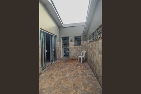 Casa à venda com 175m², 4 quartos e 5 vagas Casa à venda com 175m², 4 quartos e 5 vagasQuintal/Area de serviço