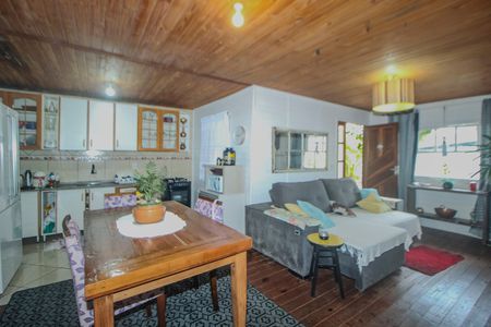 Casa à venda com 175m², 4 quartos e 5 vagas Casa à venda com 175m², 4 quartos e 5 vagasSala