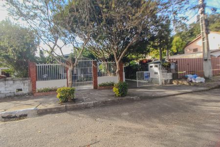 Casa à venda com 175m², 4 quartos e 5 vagas Casa à venda com 175m², 4 quartos e 5 vagasFachada