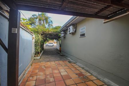 Casa à venda com 175m², 4 quartos e 5 vagas Casa à venda com 175m², 4 quartos e 5 vagasCorredor