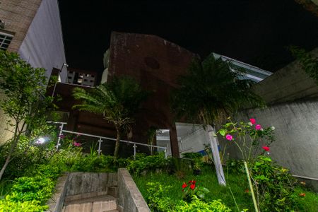 Casa de condomínio à venda com 70m², 2 quartos e 4 vagas Casa de condomínio à venda com 70m², 2 quartos e 4 vagasÁrea Comum