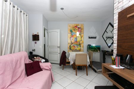 Casa de condomínio à venda com 70m², 2 quartos e 4 vagas Casa de condomínio à venda com 70m², 2 quartos e 4 vagasSala
