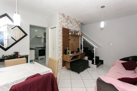 Casa de condomínio à venda com 70m², 2 quartos e 4 vagas Casa de condomínio à venda com 70m², 2 quartos e 4 vagasSala