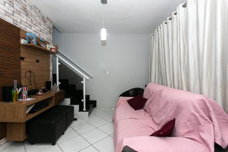 Casa de condomínio à venda com 70m², 2 quartos e 4 vagas Casa de condomínio à venda com 70m², 2 quartos e 4 vagasSala